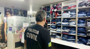 Polícia Civil apreende quase R$ 1 milhão em roupas falsificadas, na 44